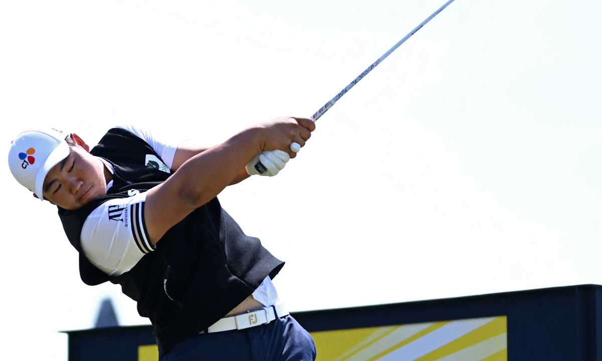 South Korea's Kim Joo-hyung plays from the second tee during his third round on Day 3 of the 150th British Open Golf Championship on the Old Course at St. Andrews in Scotland, the UK on July 16, 2022. Photo: AFP