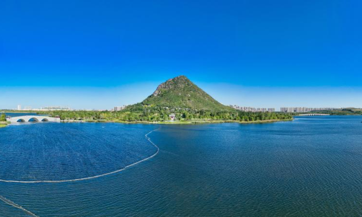 Aerial panoramic photo taken on Oct 9, 2022 shows the Huashan scenic area in Jinan, east China's Shandong Province. Photo:Xinhua