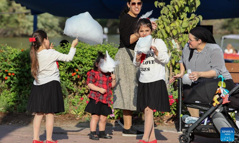 People enjoy themselves at Hayarkon Park during the Sukkot holiday in Tel Aviv, Israel, Oct. 11, 2022.(Photo: Xinhua)