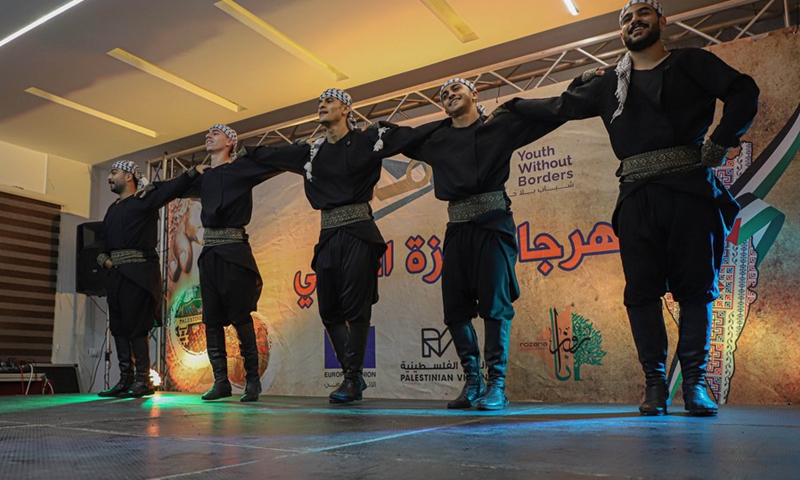 People perform traditional Palestinian dance during a festival held to celebrate Palestinian National Heritage Day, in Gaza City, on Oct. 11, 2022.(Photo: Xinhua)