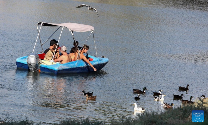 People enjoy themselves at Hayarkon Park during the Sukkot holiday in Tel Aviv, Israel, Oct. 11, 2022.(Photo: Xinhua)