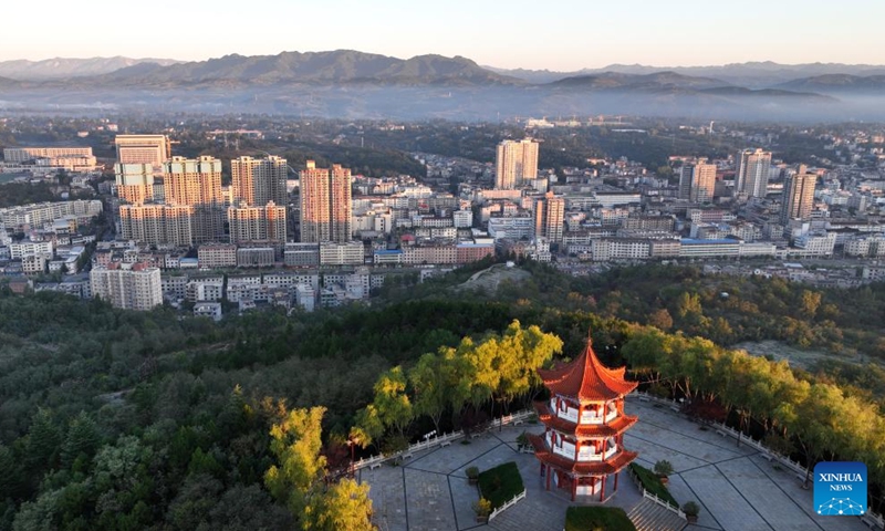 Aerial photo taken on Oct. 11, 2022 shows the Mantoushan park in the morning light in Luonan County, northwest China's Shaanxi Province.(Photo: Xinhua)