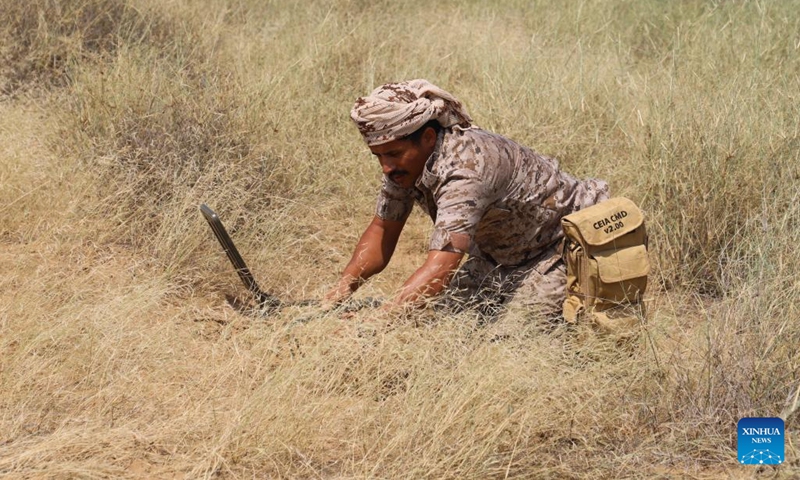 A soldier of a demining team disassembles a landmine on a pasture in the Abs district, Hajjah Province, northern Yemen, on Oct. 7, 2022.(Photo: Xinhua)