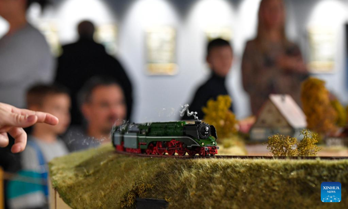 A model train is on display at a railway model exhibition in Moscow, Russia, on Oct 21, 2022. The exhibition marks the 185th anniversary of the railways in Russia. Photo:Xinhua