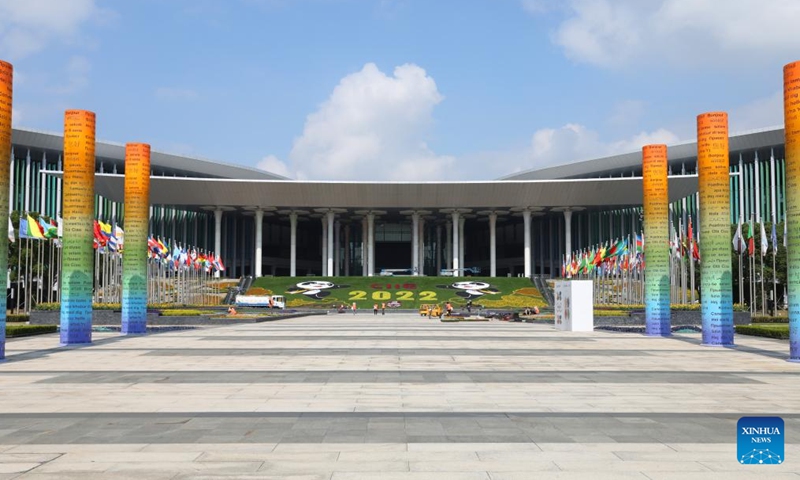 Gardeners decorate the south square of the National Exhibition and Convention Center (Shanghai), the main venue for the China International Import Expo (CIIE), in east China's Shanghai, Oct. 15, 2022.Photo:Xinhua