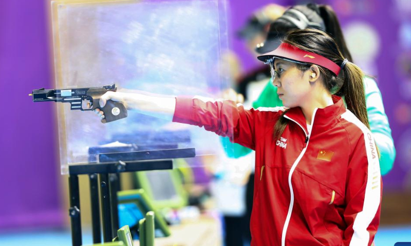 Chen Yan (front) of China competes during the women's 25m pistol medal match at the ISSF World Championship Rifle/Pistol in Cairo, Egypt, Oct. 22, 2022. Photo: Xinhua