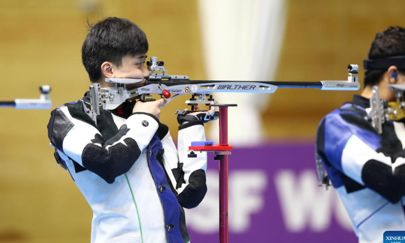 Liu Yukun (2nd L) of China competes during the men's 50m rifle 3 positions ranking match at the ISSF World Championship Rifle/Pistol in Cairo, Egypt, Oct. 22, 2022. Photo: Xinhua