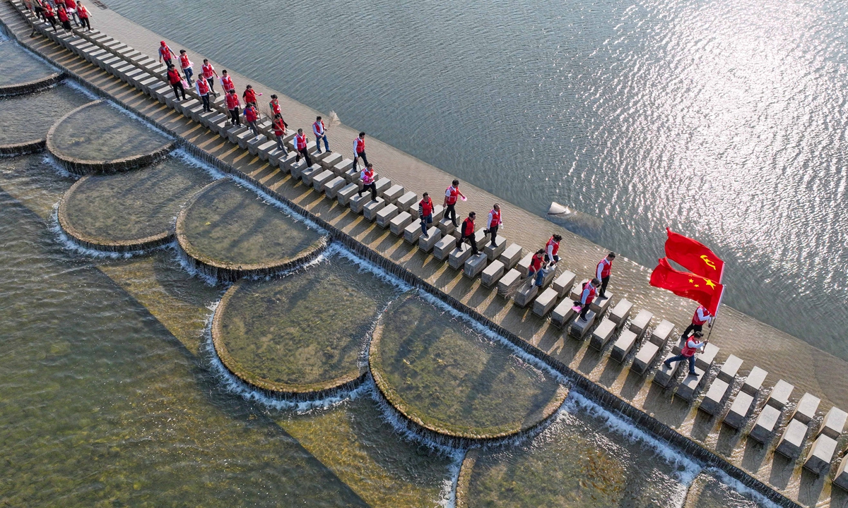 Volunteers clean up garbage in a river in Yongzhou, Central China's Hunan Province on October 17, 2022. The clean-up activity also aims to raise awareness of environmental protection and water conservation among the public. Photo: VCG