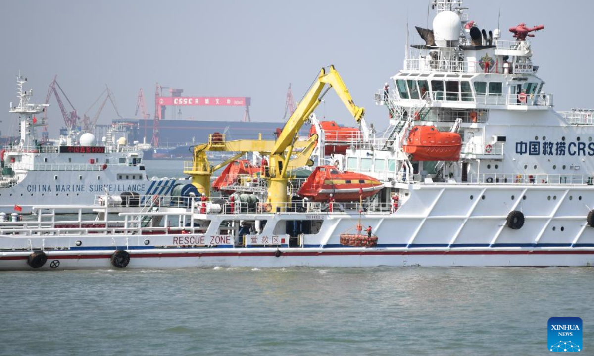 A rescue vessel practises saving people during a maritime search and rescue drill in the Pearl River estuary, south China's Guangdong Province, on Oct 27, 2022. Photo:Xinhua