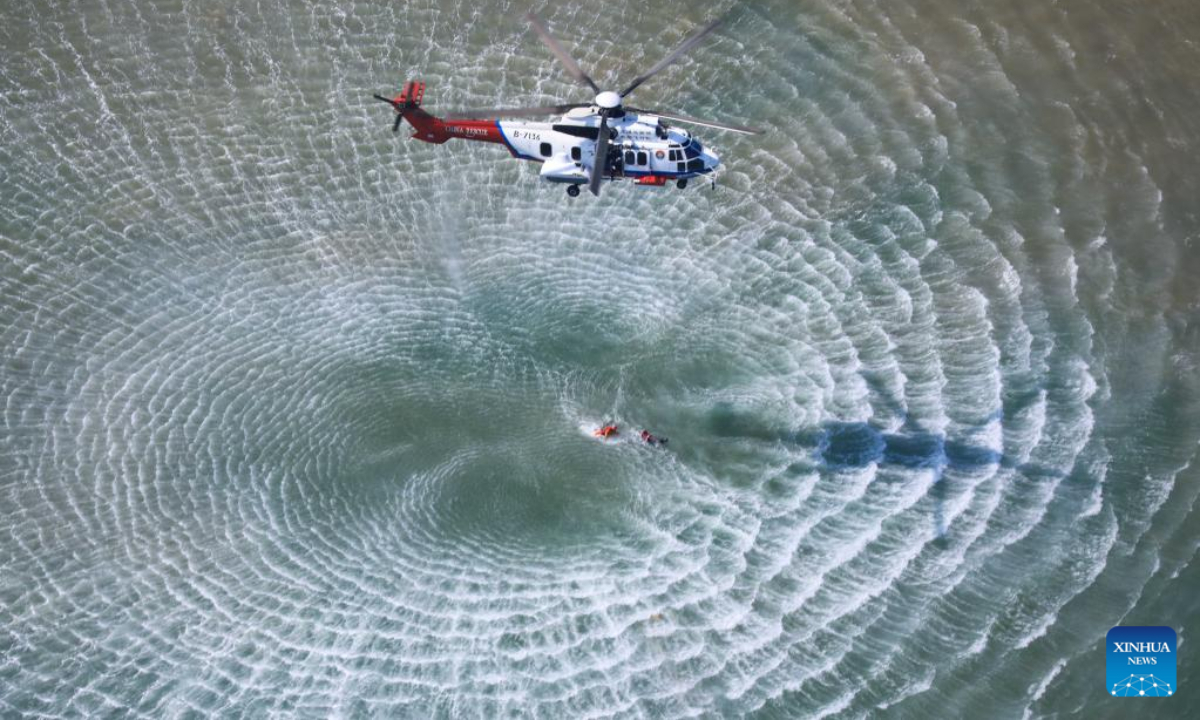 This aerial photo taken on Oct 27, 2022 shows a helicopter practising saving a person during a maritime search and rescue drill in the Pearl River estuary, south China's Guangdong Province. Photo:Xinhua