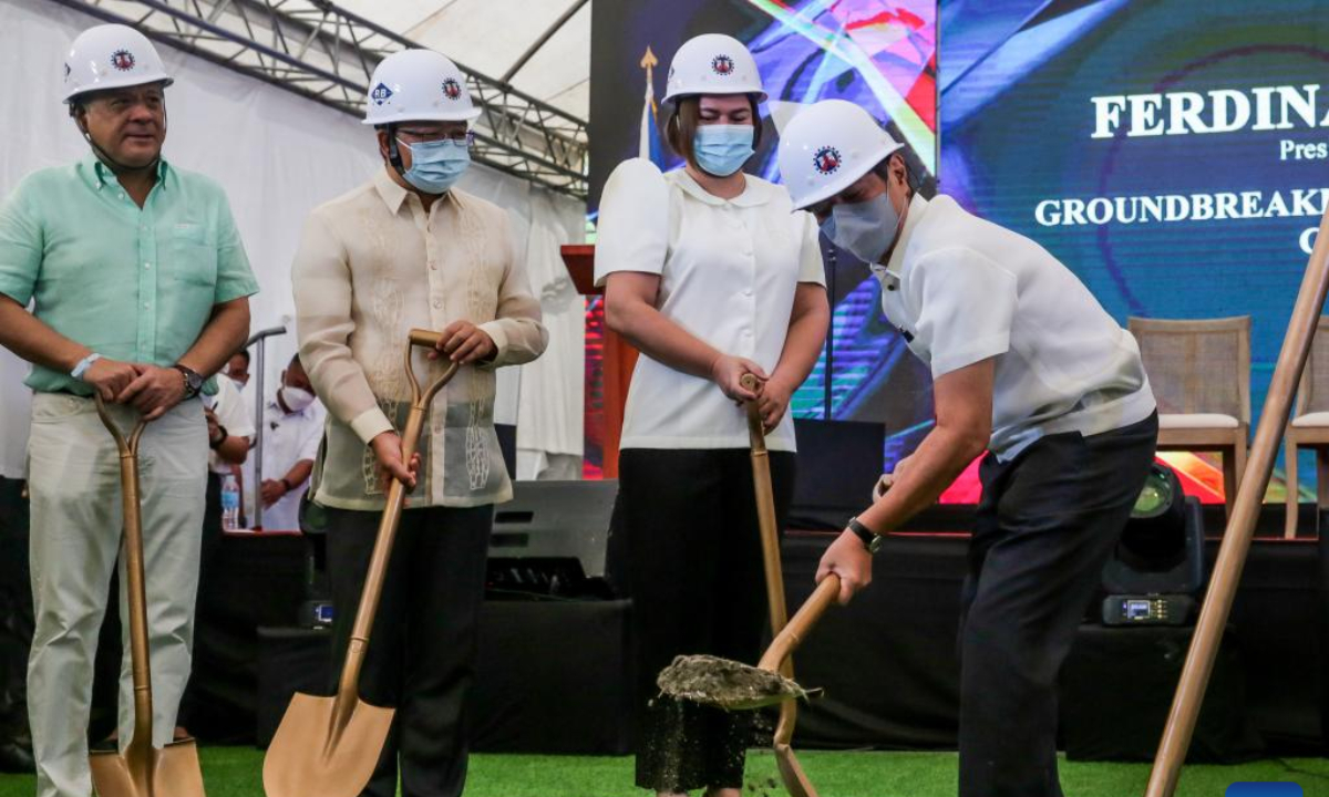 Philippine President Ferdinand Romualdez Marcos (1st R) , Philippine Vice President and former Davao mayor Sara Duterte (2nd R) and Chinese Ambassador to the Philippines Huang Xilian (2nd L) attend the groundbreaking ceremony of the China-funded Samal Island-Davao City Connector Bridge in Davao City, the Philippines, Oct 27, 2022. Photo:Xinhua