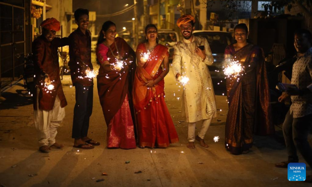 People light firecrackers to celebrate Diwali, or the festival of lights, in Bangalore, India, Oct 24, 2022. Photo:Xinhua