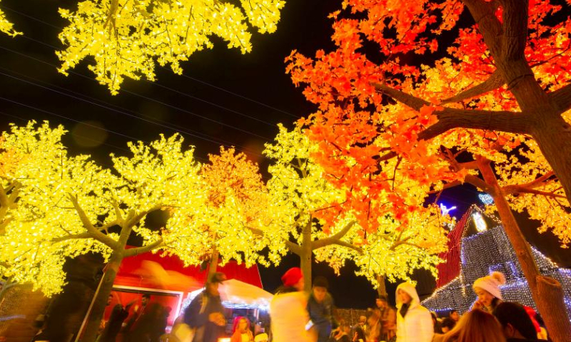 People visit the Illumi: A Dazzling World of Lights show in Mississauga, Ontario, Canada, on Oct. 29, 2022. The light show will last until Jan. 8, 2023. (Photo by Zou Zheng/Xinhua)