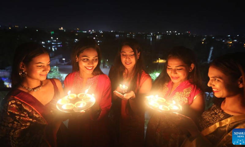 Women light lamps on the eve of Diwali, or the Festival of Lights, in Bhopal, capital of India's Madhya Pradesh state, Oct. 23, 2022. Photo: Xinhua