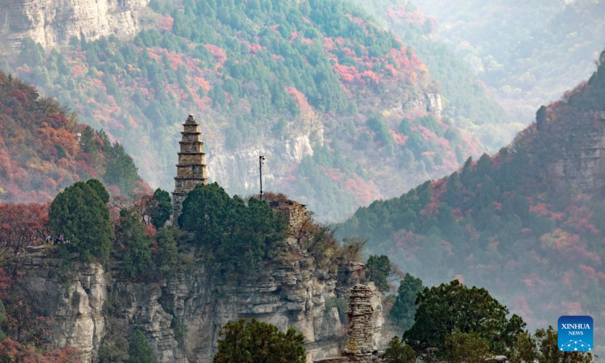 This photo taken on Oct 27, 2022 shows the autumn scenery of the Longdong scenic area in Ji'nan, east China's Shandong Province. Photo:Xinhua