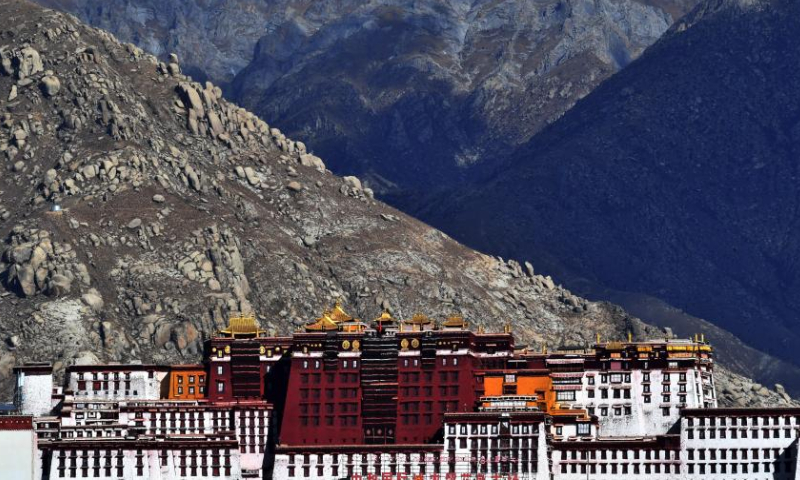 This photo taken on Oct. 29, 2022 shows the autumn view of Potala Palace in Lhasa, southwest China's Tibet Autonomous Region. Photo: Xinhua