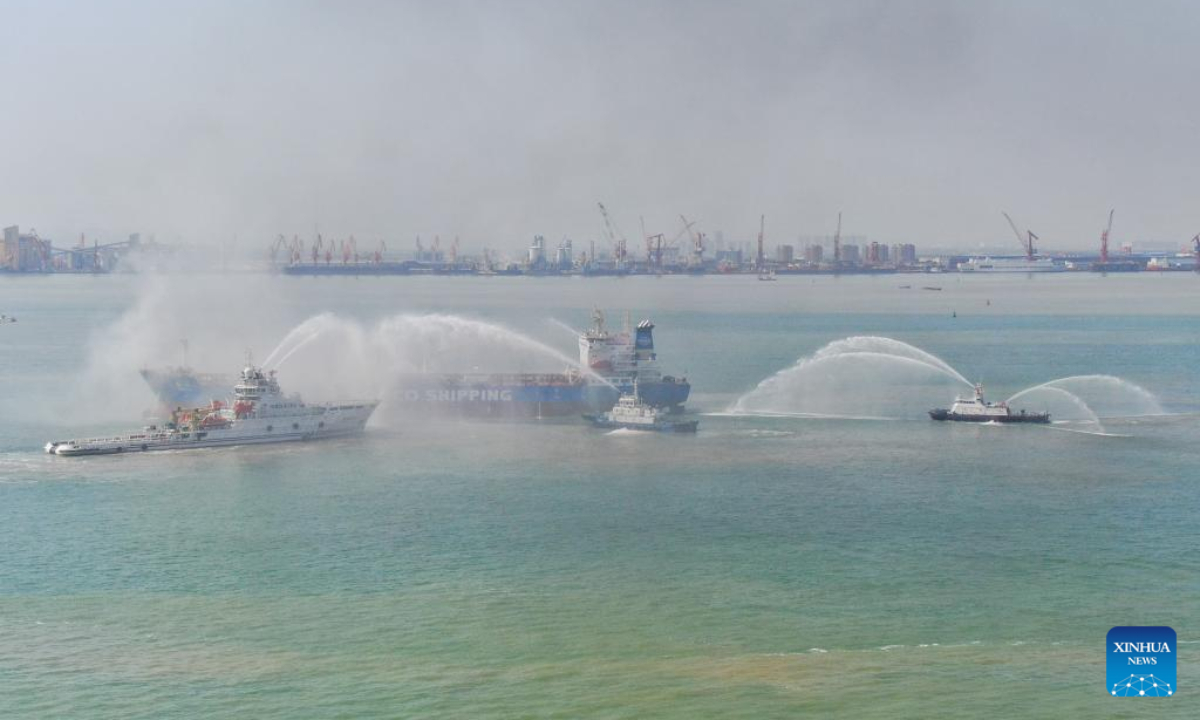 This aerial photo taken on Oct 27, 2022 shows rescue vessels putting out fire during a maritime search and rescue drill in the Pearl River estuary, south China's Guangdong Province. Photo:Xinhua