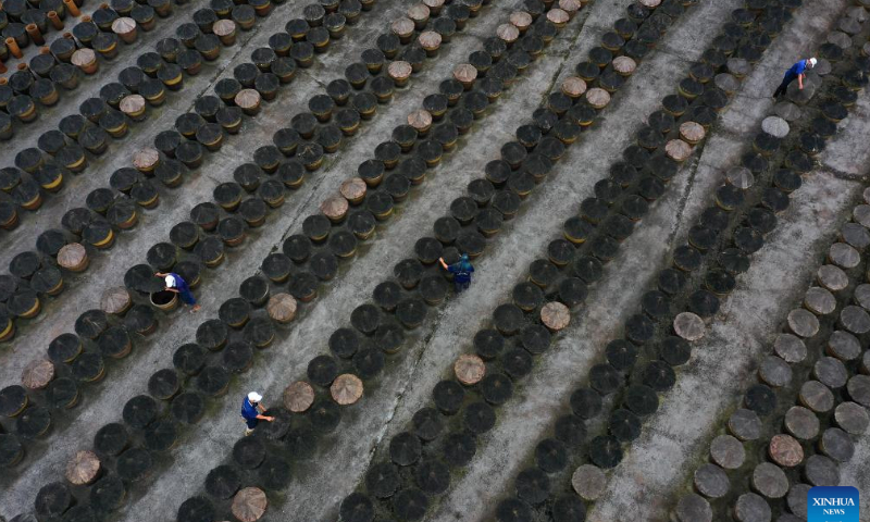 This aerial photo taken on Oct. 28, 2022 shows workers operating at the sunning field of a vinegar factory in Chishui, southwest China's Guizhou Province. Photo: Xinhua