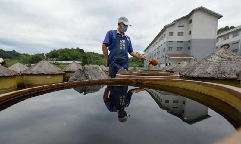 A worker checks the maturity of vinegar in process at a vinegar factory in Chishui, southwest China's Guizhou Province, Oct. 28, 2022. Photo: Xinhua