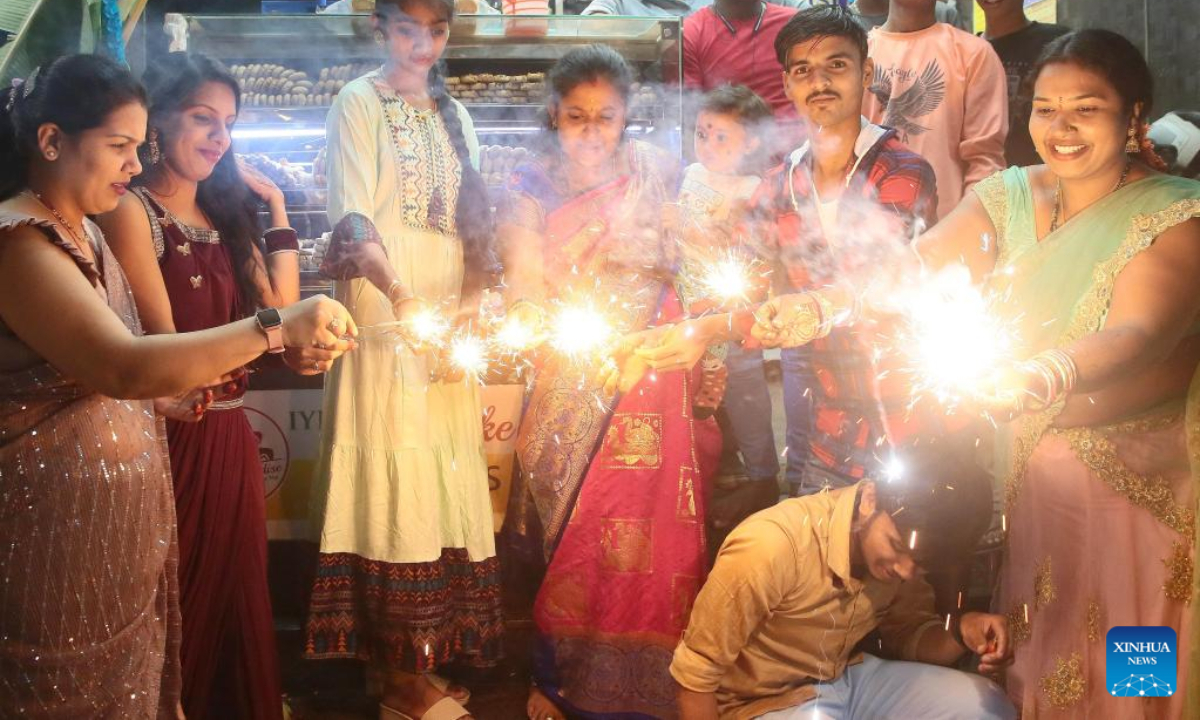 People light firecrackers to celebrate Diwali, or the festival of lights, in Bangalore, India, Oct 24, 2022. Photo:Xinhua