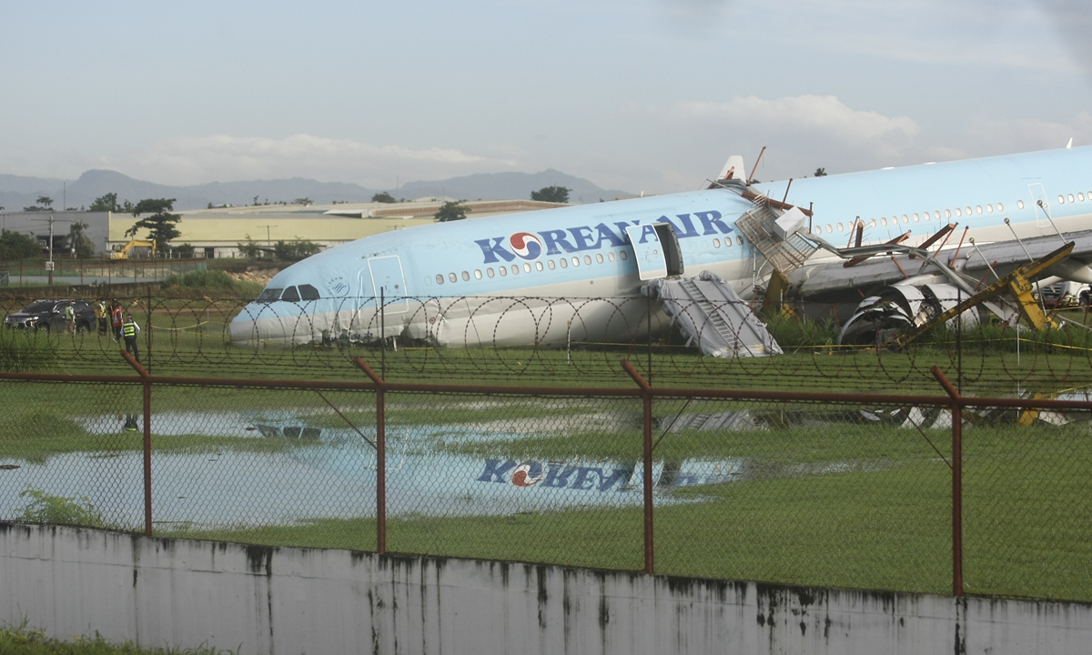 A Korean Air jet lies with its belly on the runway at the airport in Cebu, the Philippines on October 24, 2022, after it overshot the runway on late October 23 while landing in bad weather. Photo: VCG