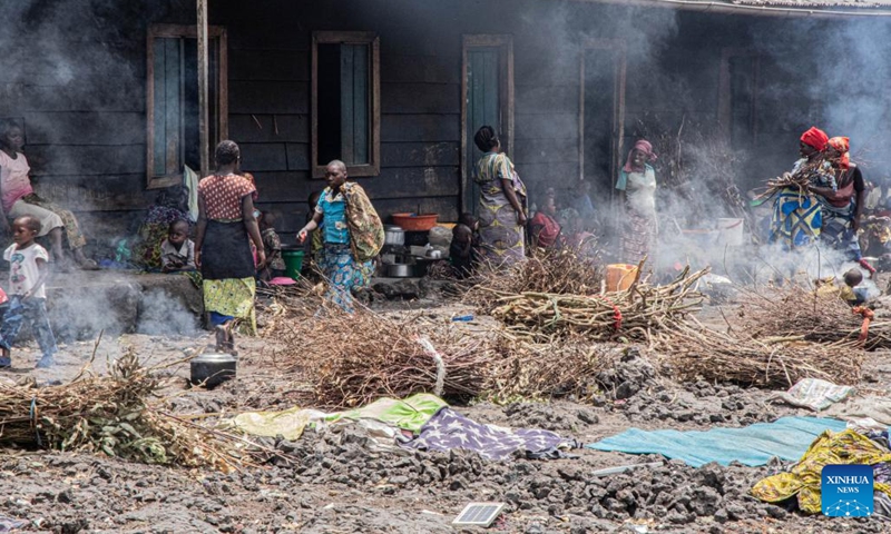 Photo taken on Oct. 24, 2022 shows displaced people at a temporary shelter near Goma, capital of the North Kivu province, the Democratic Republic of the Congo (DRC). Clashes on two eastern fronts between Democratic Republic of the Congo (DRC) forces and rebel militias have killed civilians and uprooted thousands more, a UN spokesman said on Monday.(Photo: Xinhua)