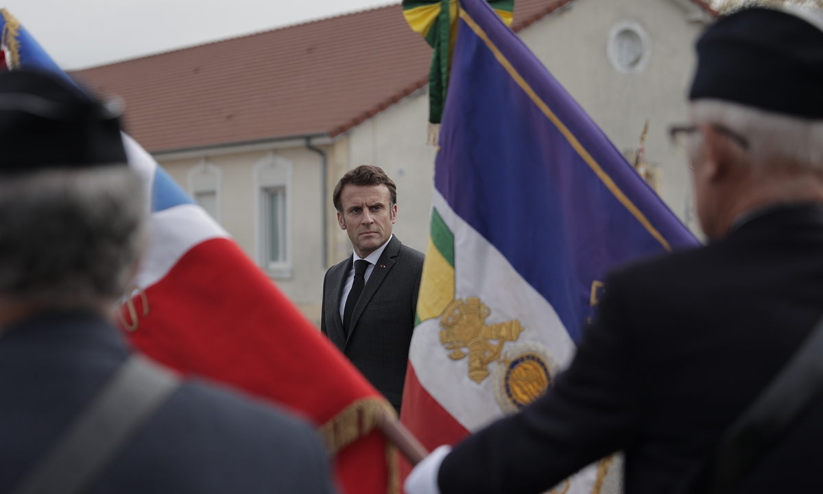 

French President Emmanuel Macron reviews veterans at a military school on October 27, 2022 in Bourges, south of Paris. Macron also visited an arms factory as France seeks to boost weapons production. France has allocated $3 billion to fund defense programming under the Defense Programming Act earlier in 2022. Photo: VCG