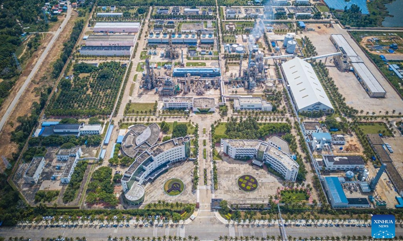 This aerial photo taken on Oct. 20, 2022 shows a company at the Dongfang Lingang Industrial Park in Dongfang City, south China's Hainan Province. Located in Dongfang City, the Dongfang Lingang Industrial Park is one of the key parks of Hainan free trade port. The industrial Park is gradually forming into a high-tech industrial base, featuring petrochemical new materials, marine equipment manufacturing and clean energy.(Photo: Xinhua)