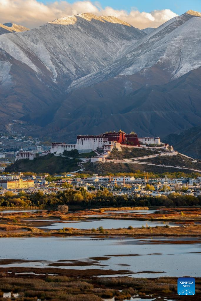 This photo taken on Oct. 29, 2022 shows the autumn view of Potala Palace in Lhasa, southwest China's Tibet Autonomous Region. Photo: Xinhua