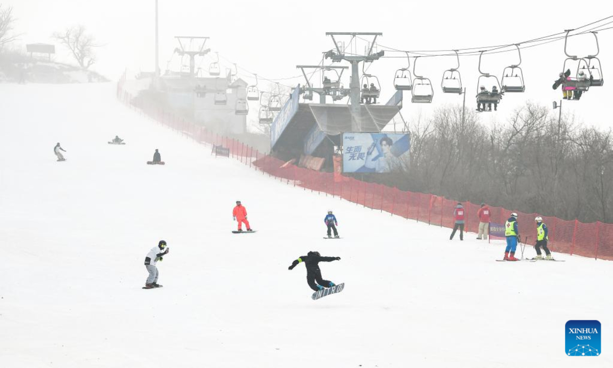 Skiers take the cable car at Miaoxiang Mountain Ski Resort in Changchun, capital of northeast China's Jilin Province, Nov 11, 2022. Photo:Xinhua