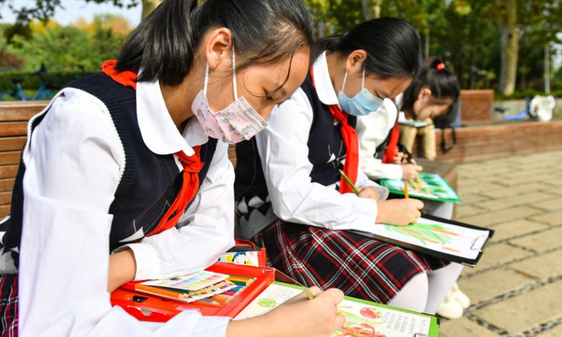 Students paint at a wetland park in Wuhan, central China's Hubei Province, Nov. 5, 2022. The 14th Meeting of the Conference of the Contracting Parties to the Ramsar Convention on Wetlands (COP14) kicked off Saturday in China's Wuhan and Switzerland's Geneva. Photo: Xinhua