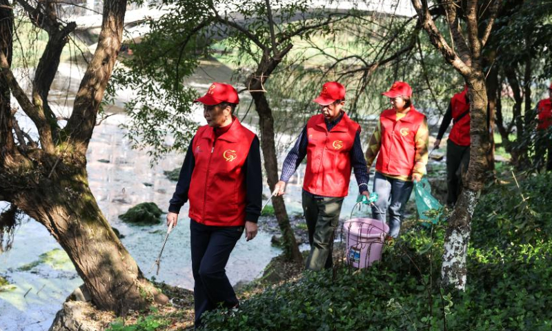 Zhou Yuqing (1st L) and other environmental protection volunteers patrol the Huaxi national city wetland park in Guiyang, capital of southwest China's Guizhou Province on Nov. 4, 2022. Photo: Xinhua