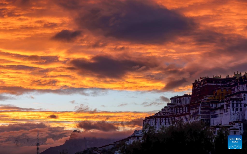 This photo taken on Oct. 29, 2022 shows the autumn view of Potala Palace in Lhasa, southwest China's Tibet Autonomous Region. Photo: Xinhua