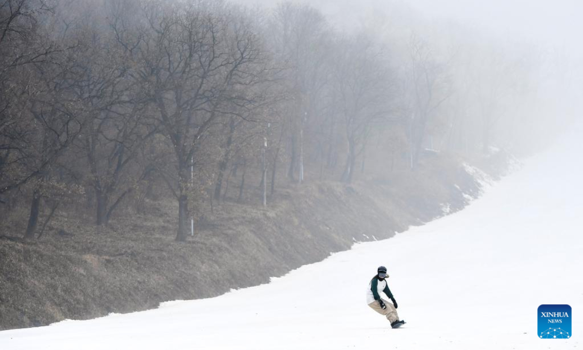 A skier enjoys the sport at Miaoxiang Mountain Ski Resort in Changchun, capital of northeast China's Jilin Province, Nov 11, 2022. Photo:Xinhua