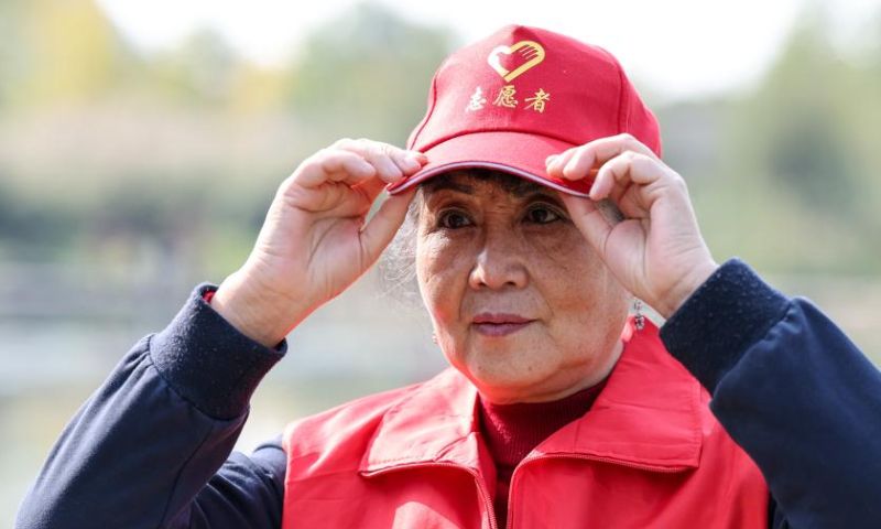 Zhou Yuqing prepares for a volunteer activity in the Huaxi national city wetland park in Guiyang, capital of southwest China's Guizhou Province on Nov. 4, 2022. Photo: Xinhua