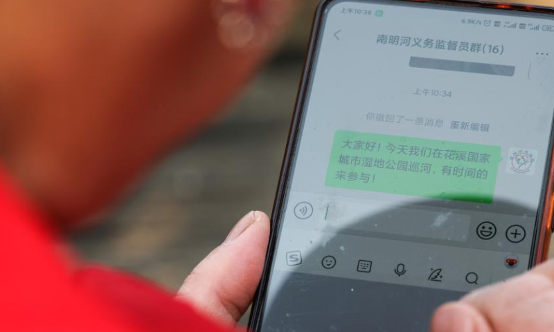 Environmental protection volunteer Zhou Yuqing organizes a volunteer activity -- patrolling the Huaxi national city wetland park -- via a WeChat group chat in Guiyang, capital of southwest China's Guizhou Province on Nov. 4, 2022. Photo: Xinhua