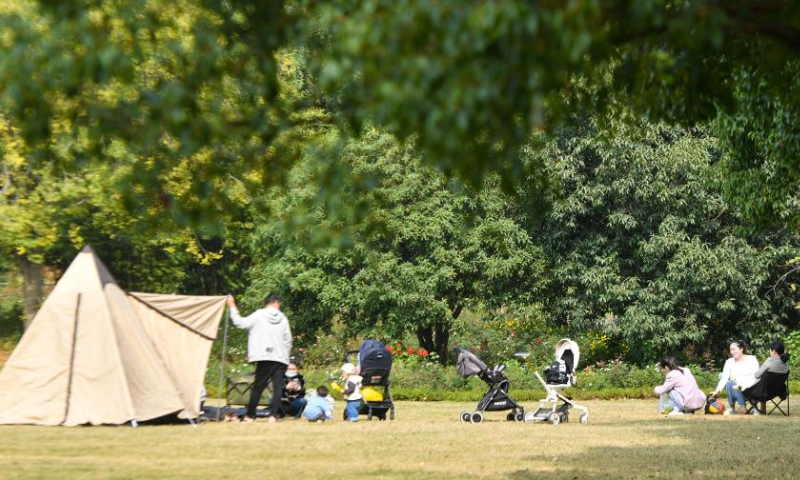 Citizens camp at Donghu Lake scenic area in Wuhan, central China's Hubei Province, Nov. 5, 2022. The 14th Meeting of the Conference of the Contracting Parties to the Ramsar Convention on Wetlands (COP14) kicked off Saturday in China's Wuhan and Switzerland's Geneva. Photo: Xinhua