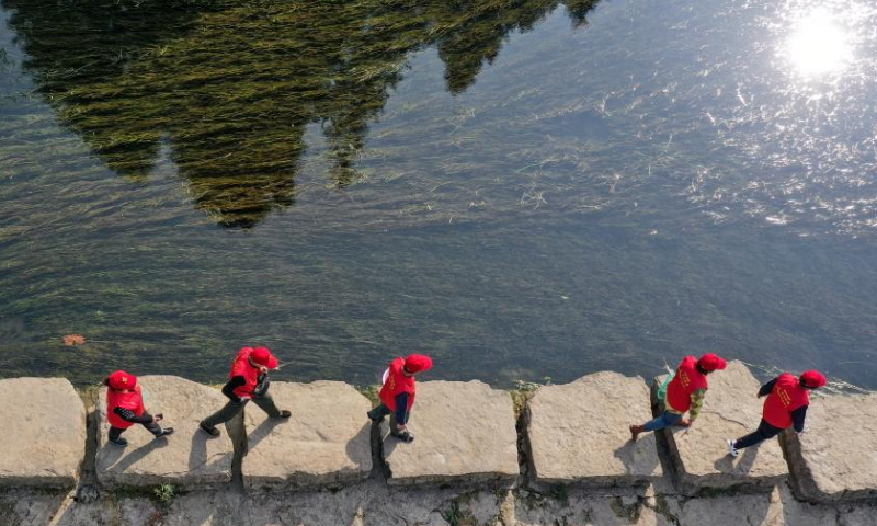 This aerial photo shows Zhou Yuqing (1st R) and other environmental protection volunteers patrolling the Huaxi national city wetland park in Guiyang, capital of southwest China's Guizhou Province on Nov. 4, 2022. Photo: Xinhua