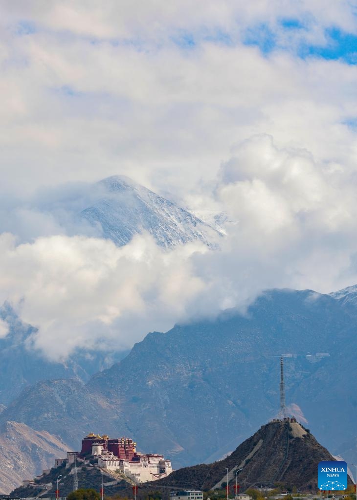 This photo taken on Oct. 29, 2022 shows the autumn view of Potala Palace in Lhasa, southwest China's Tibet Autonomous Region. Photo: Xinhua