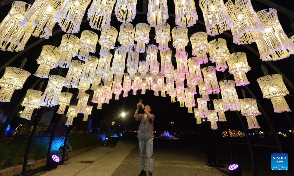 A man takes photos at the Thailand International Lantern and Food Festival in Muangboran of Samut Prakan Province, Thailand, Nov 4, 2022. Photo:Xinhua