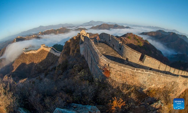 This photo taken on Oct. 31, 2022 shows the Jinshanling section of the Great Wall amid clouds in Luanping County, north China's Hebei Province.(Photo: Xinhua)