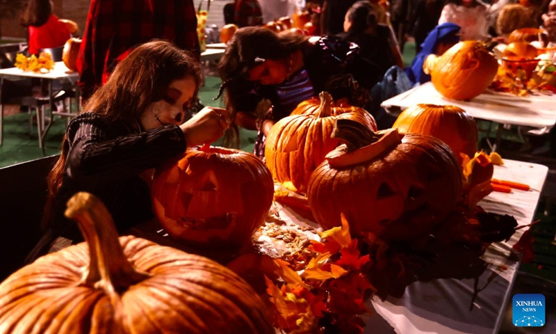 People celebrate the Halloween in downtown Los Angeles, California, the United States, on Oct. 31, 2022.(Photo: Xinhua)