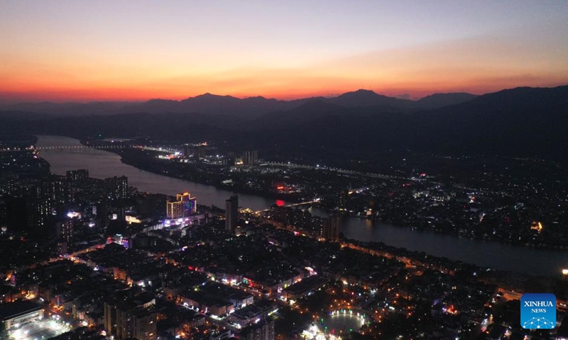 This aerial photo taken on Oct. 31, 2022 shows the sunset glow over the Rongjiang River in Rong'an County, south China's Guangxi Zhuang Autonomous Region.(Photo: Xinhua)