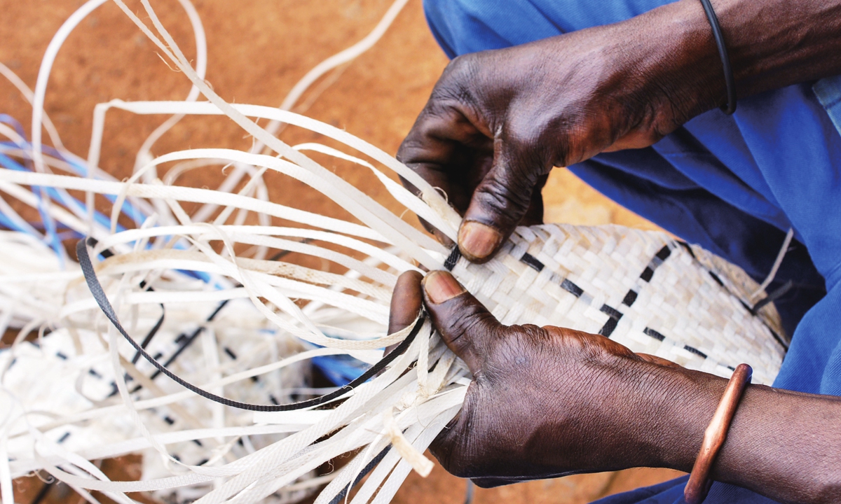 Family how-to: plastic bag weaving, Article