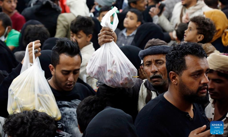 Yemenis buy fruit and vegetables at a newly-opened charitable store that sells its goods at affordable prices in Sanaa, Yemen, on Nov. 2, 2022.(Photo: Xinhua)