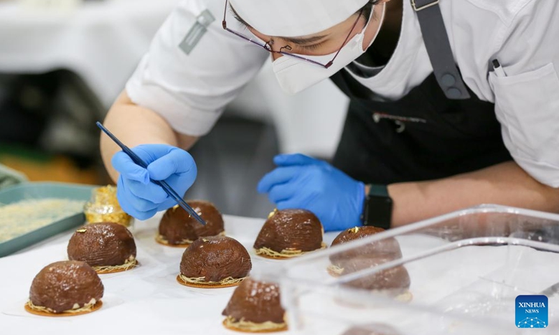 A chef makes desserts during the Coex Food Week 2022 in Seoul, South Korea, Nov. 2, 2022. The event kicked off in Seoul on Wednesday.(Photo: Xinhua)