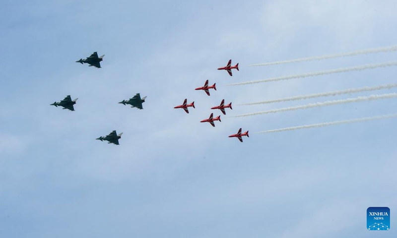 Airplanes from the Red Arrows of the Royal Air Force of Britain perform in Doha, Qatar, Nov. 5, 2022. (Photo by Nikku/Xinhua)