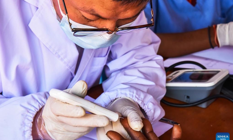 A Chinese doctor takes a blood sample from a patient in Bangou, Cameroon, Oct. 29, 2022 Photo: Xinhua