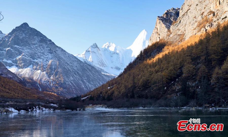 Known for its blue sky, snow mountains, lakes and glaciers, the Daocheng Yading Nature Reserve, dubbed the last Shangri-la, forms a unique landscape and natural beauty in Ganzi Tibetan Autonomous Prefecture, southwest China's Sichuan Province, Nov. 7, 2022. (Photo: China News Service/Xiao Rong)
