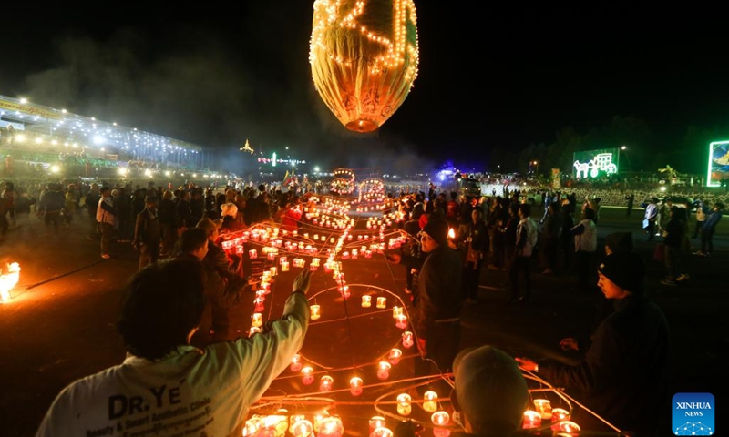 People release a hot air balloon carrying small lanterns in Pyin Oo Lwin, Myanmar, Nov. 6, 2022. Myanmar held a five-day hot air balloon festival in Pyin Oo Lwin starting from Friday after a two-year pause due to the COVID-19 pandemic. About 76 hot air balloons in three main categories were competing in this year's event, which runs until Tuesday in the central city of Pyin Oo Lwin, to celebrate the traditional Tazaungdaing lighting festival on Monday.(Photo: Xinhua)